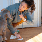 chien qui mange son caca